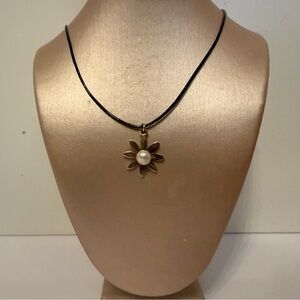 ONE PEARL NECKLACE STERLING SILVER 925 DAISY BAROQUE PEARL BLACK LEATHER CORD